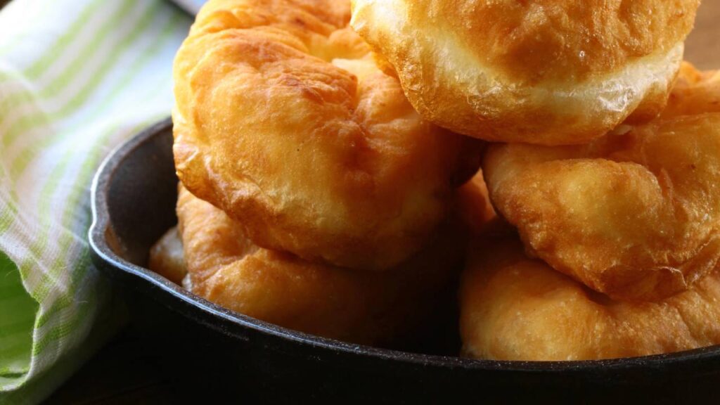 Nem fritura, nem forno: receita rápida de esfirra de batata usando a air fryer