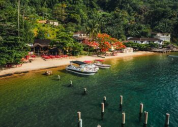 O paraíso ecológico que conquista viajantes com águas esmeralda e paisagens de outro mundo