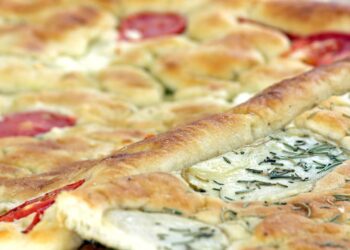 Lanchão de forno fácil com massa fofinha e recheio que agrada todo mundo