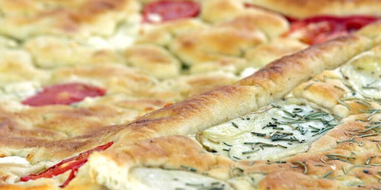 Lanchão de forno fácil com massa fofinha e recheio que agrada todo mundo