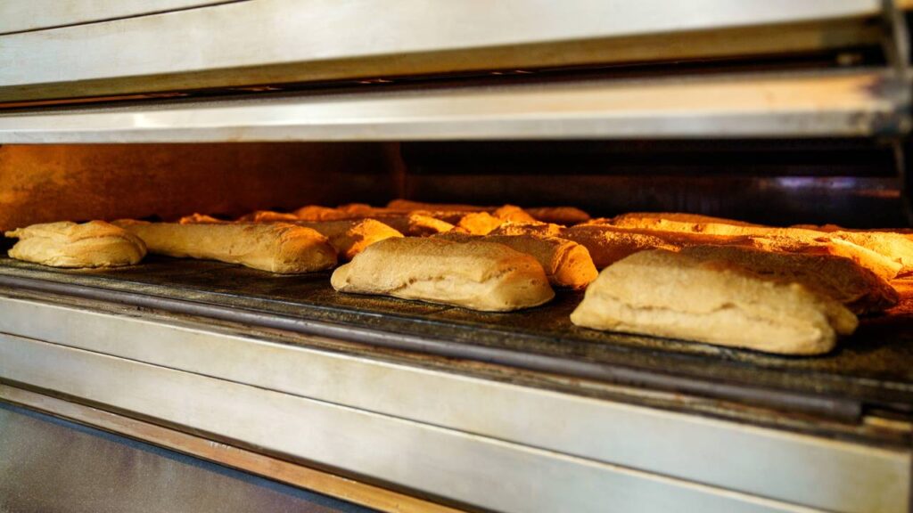 Lanchão de forno fácil com massa fofinha e recheio que agrada todo mundo