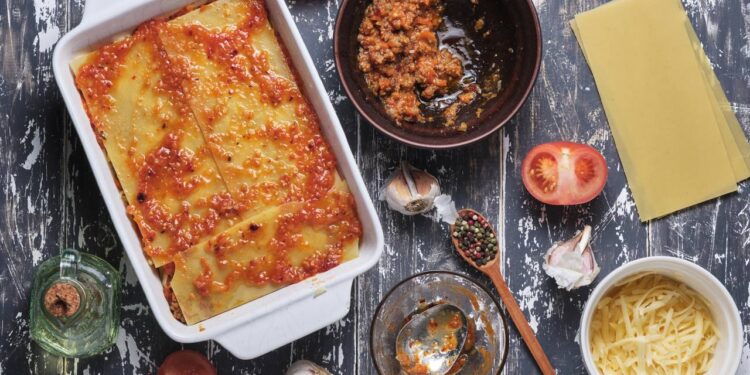 Lasanha de frigideira feita em 20 minutos conquista qualquer almoço