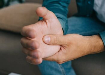 Exercícios caseiros para fortalecer os dedos e as mãos de forma rápida e eficaz