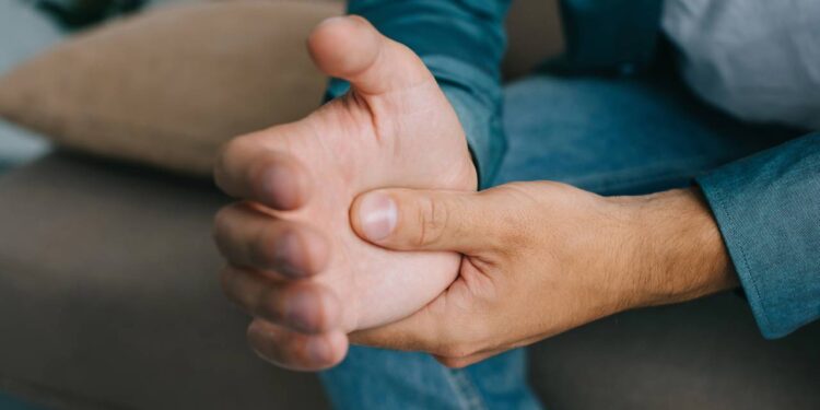 Exercícios caseiros para fortalecer os dedos e as mãos de forma rápida e eficaz