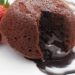 Mousse de chocolate com 3 ingredientes surpreende por ser leve, proteico e sem açúcar
