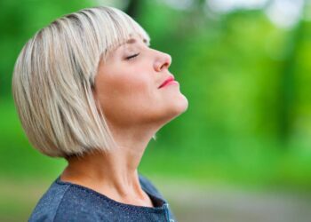 Quando a rotina sufoca, é isso que você pode fazer em 1 minuto pra respirar melhor