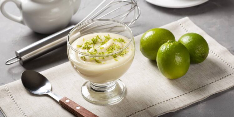 Mousse de limão com 3 ingredientes que não vai ao fogo para os seus dias quentes de verão
