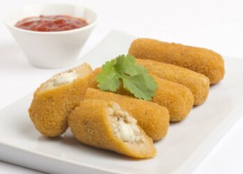 Aprenda a fazer crocantes risoles caseiros e bem recheados em 10 minutos