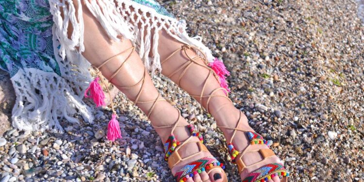 Sandália gladiadora volta com tudo com visual leve e sustentável