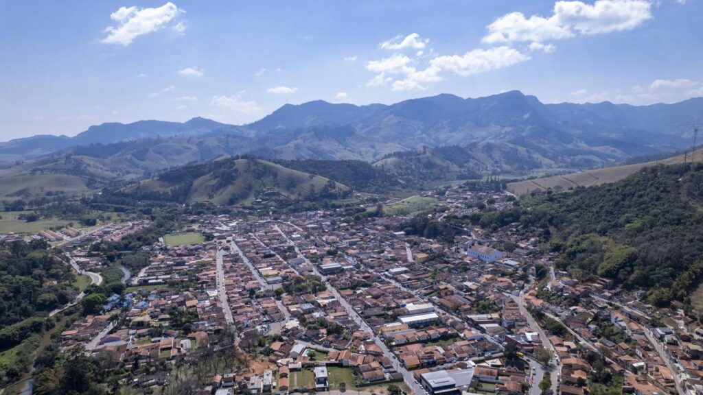 A cidade com 11 mil habitantes oferece muita paz e tranquilidade em montanhas inesquecíveis