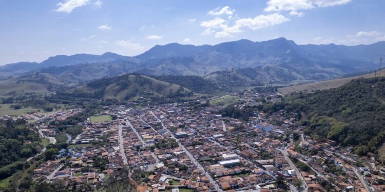 A cidade com 11 mil habitantes oferece muita paz e tranquilidade em montanhas inesquecíveis