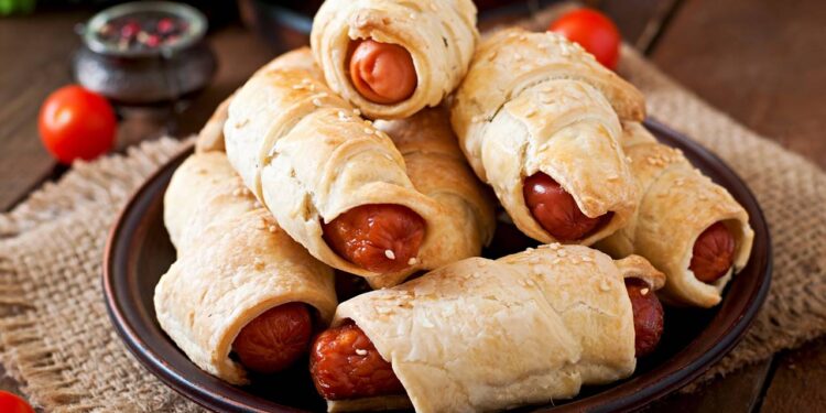 Aprenda a fazer gostosos enroladinhos de salsicha rápidos e sem gastar muito