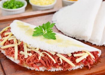 Esta tapioca recheada vai na sanduicheira e leva menos de 5 minutos para ficar pronta