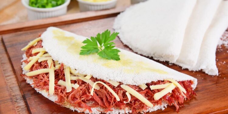 Esta tapioca recheada vai na sanduicheira e leva menos de 5 minutos para ficar pronta