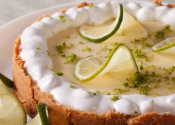 Receita rápida e gostosa de torta de limão para sobremesa de domingo