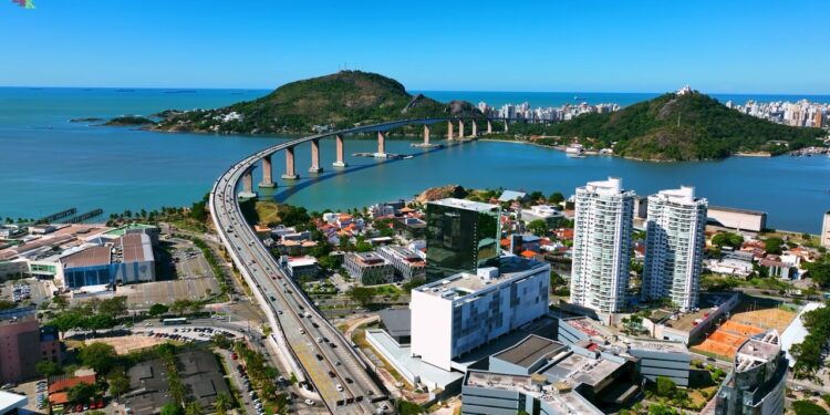 A capital brasileira à beira-mar com praias imperdíveis e um centro histórico preservado