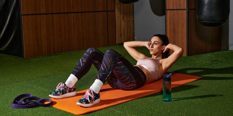 Exercícios que ajudam a desinchar e secar o corpo no verão