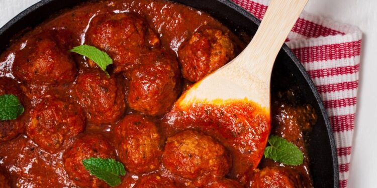 almondega servia ao molho