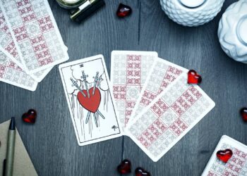 Como o tarô pode revelar a sua jornada no amor