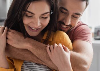 Entenda quais são as maiores qualidades amorosas de cada signo e veja como essas características influenciam relações, vínculos e escolhas