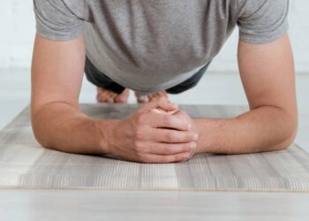 3 exercícios fáceis para fortalecer o antebraço em casa com equipamentos caseiros