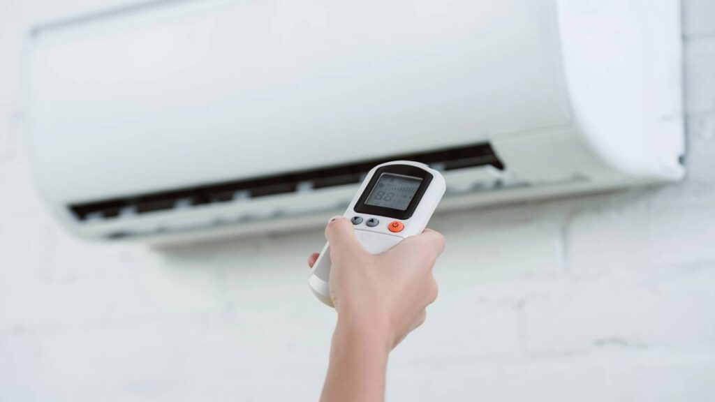 Por que o ar-condicionado portátil gela menos que o split (e qual vale mais no verão 2025)