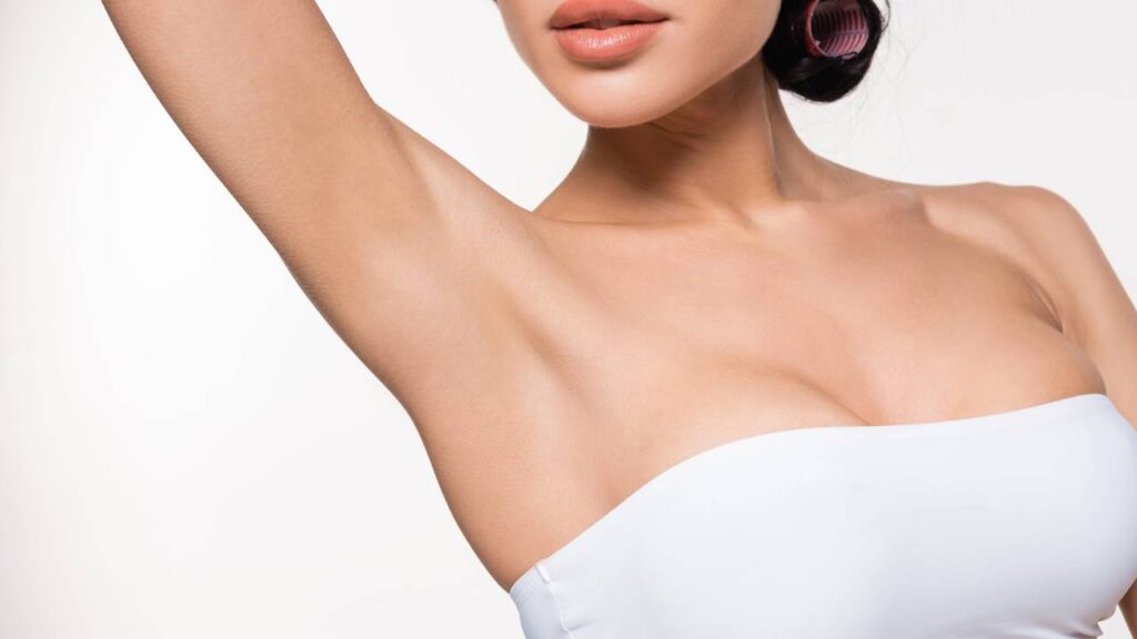 Truques para clarear as axilas em casa gastando pouco tempo e dinheiro