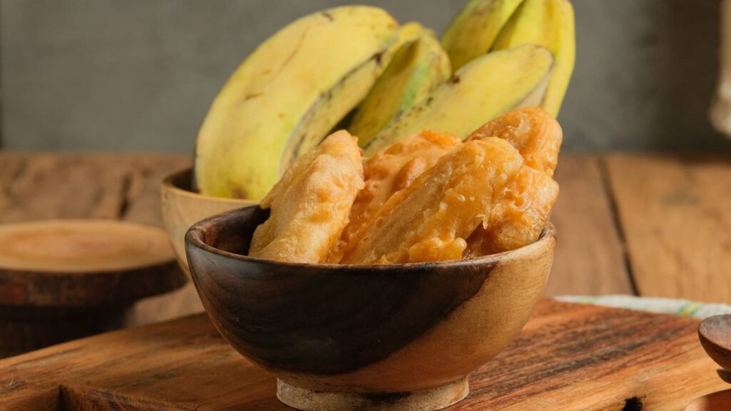Receita de bananas fritas crocantes em 9 minutos para sobremesas irresistíveis