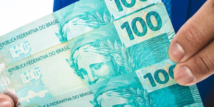 Saiba como ter direito a dois benefícios sociais e receber acima de R$ 1.500 reais