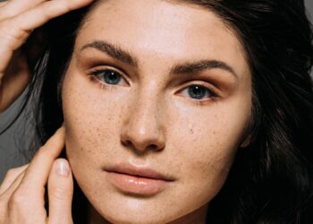 Não usar maquiagem pode revelar muito sobre você e a psicologia explica