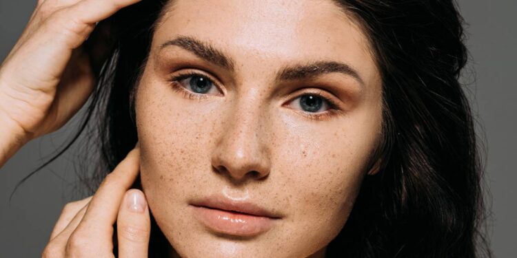 Não usar maquiagem pode revelar muito sobre você e a psicologia explica