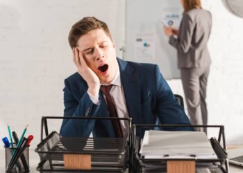 Por que bocejamos só de ver alguém bocejar?