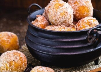 bolinho de chuva em caldeirão