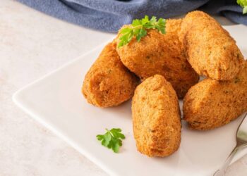 Bolinho de arroz servido