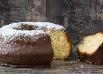 Entenda como se alimentar durante a noite para não se prejudicar, segundo especialistas