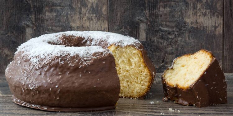 Entenda como se alimentar durante a noite para não se prejudicar, segundo especialistas