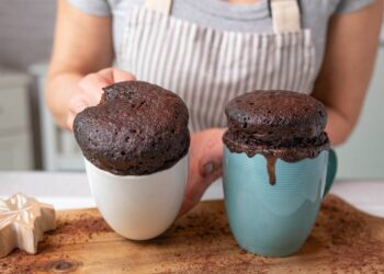 Bolo de caneca fofinho: aprenda a fazer essa receita rápida no micro-ondas
