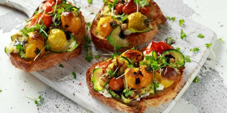 bruschetta de abobrinha servida em prato