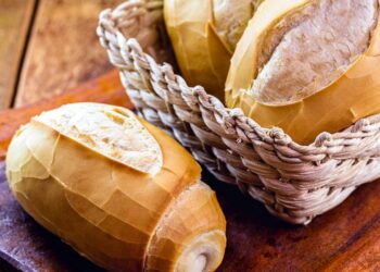 Essa receita com frango e farelo de aveia é perfeita para substituir o pão francês no café da manhã