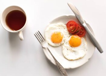 Duas receitas rápidas, saudáveis e baratas com ovo que vão transformar seu café da manhã