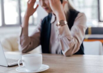 Por que sentimos dor de cabeça ao ficar sem café, segundo especialista