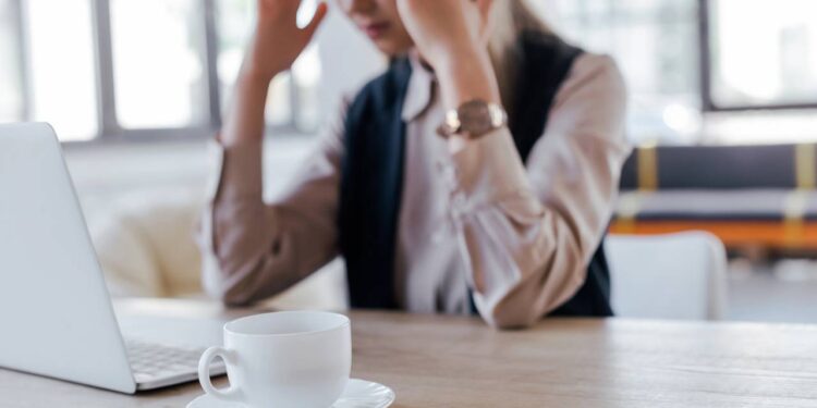 Por que sentimos dor de cabeça ao ficar sem café, segundo especialista