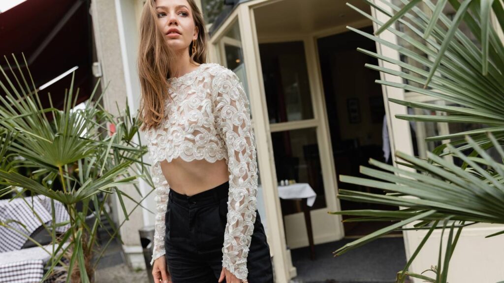 Esse estilo de calça promete dominar o mundo fashion em 2026