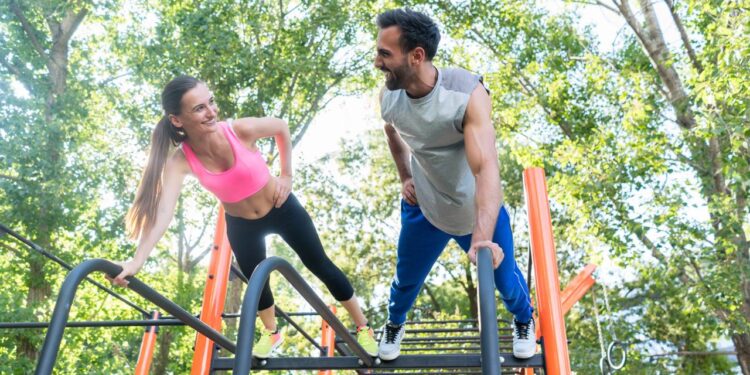 Exercícios caseiros de calistenia para ganhar força sem academia