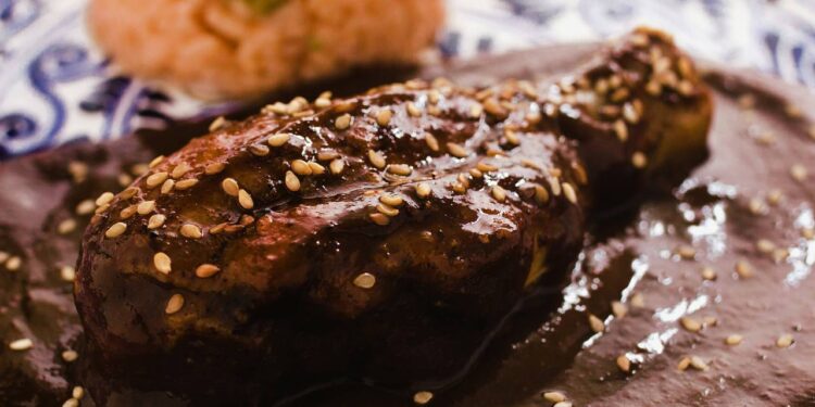 O truque com tempero asiático que amacia carne dura sem esforço nenhum