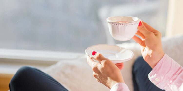 Chás para acalmar sua mente podem auxiliar no estresse, na ansiedade leve e no cansaço mental