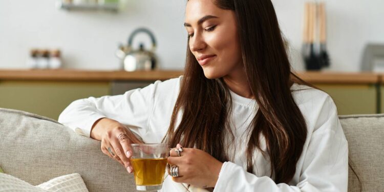 Esse chá natural em casa virou tendência e pode mudar sua rotina diária