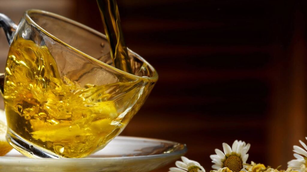 7 chás calmantes para e dormir melhor, usados por quem sofre com noites agitadas