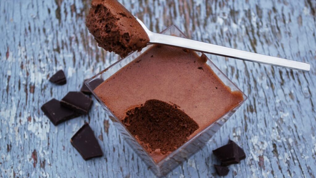 Mousse de chocolate delicioso com apenas dois ingredientes