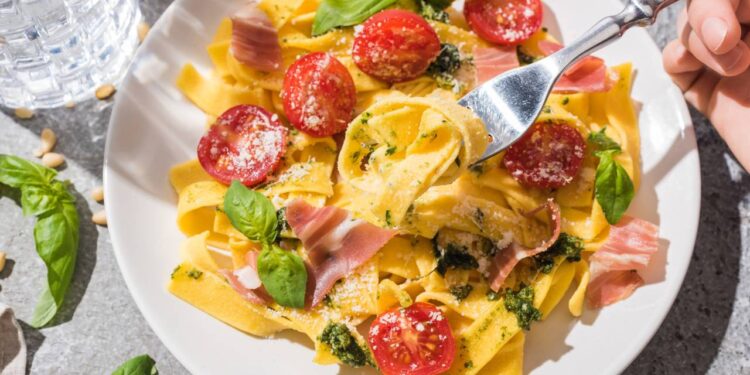 Um detalhe pouco conhecido deixa o macarrão mais cremoso e saboroso